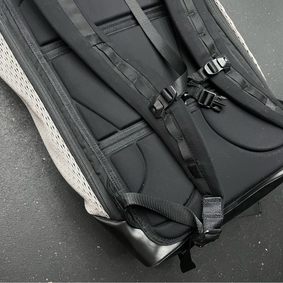 lululemon the ambassador backpack UbEr RaRe - Picture 2 of 6